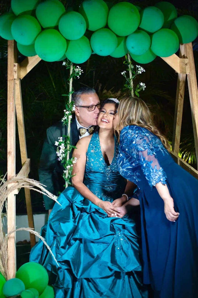 Familia celebrando en Casita de Chuao