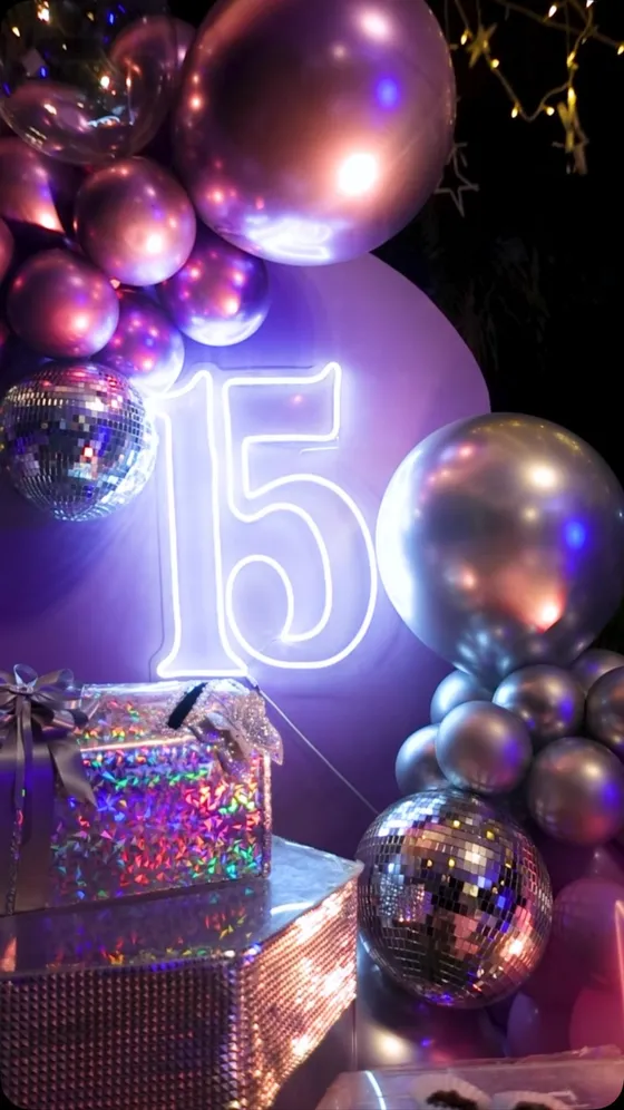 Torta de quince años decorada para evento en Casita de Chuao