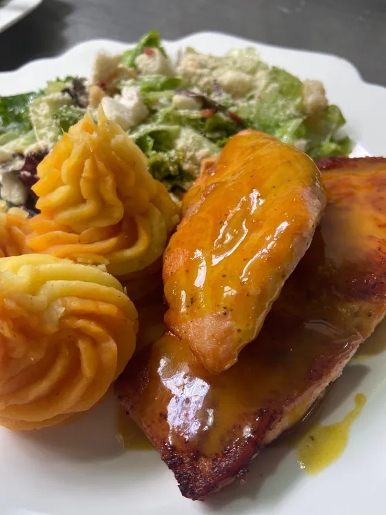 Plato principal servido en Casita de Chuao